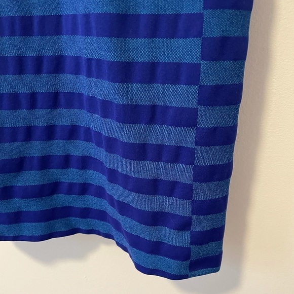 𝅺Athleta Blue Striped Workout Top - Picture 3 of 10